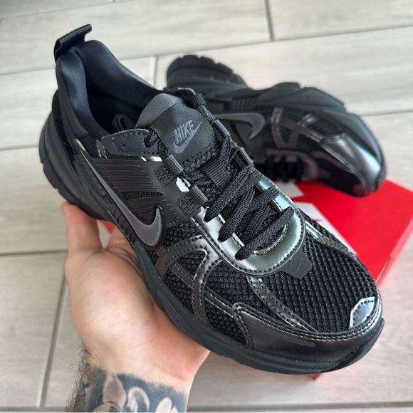 NIKE V2K RUN BLACK SNEAKERS - Picture 2 of 3